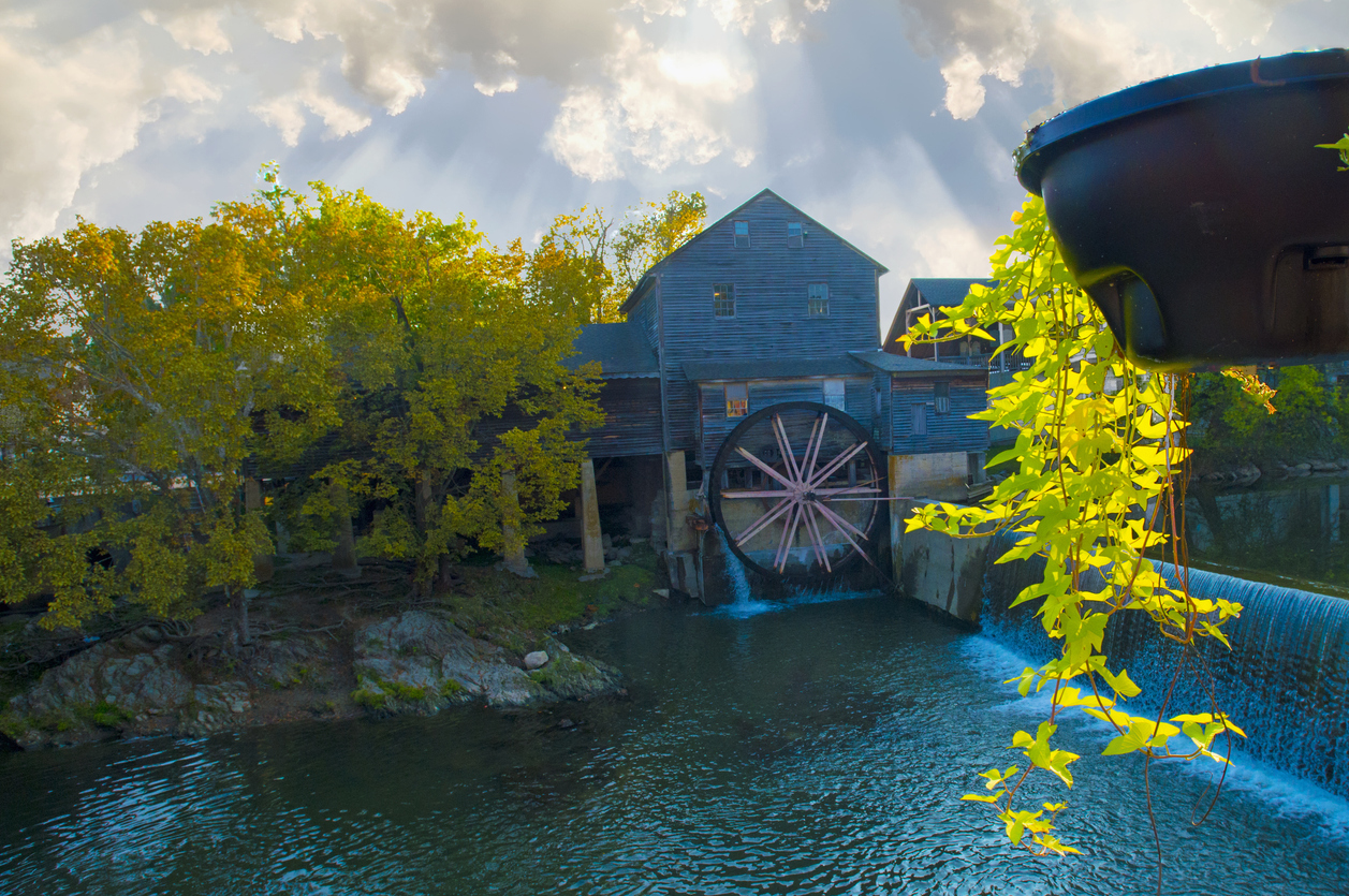 Picture of the Grist Mill in downtown Pigeon Forge, TN