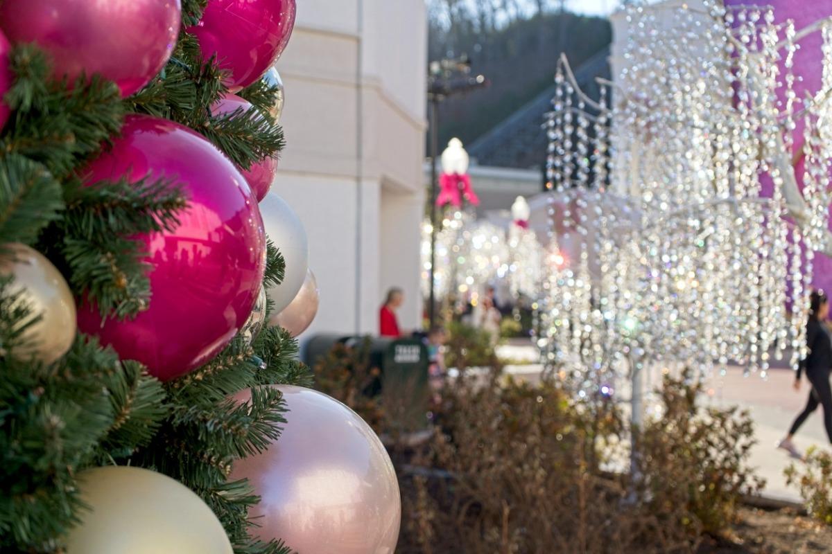 Christmas decorations at Dollywood.
