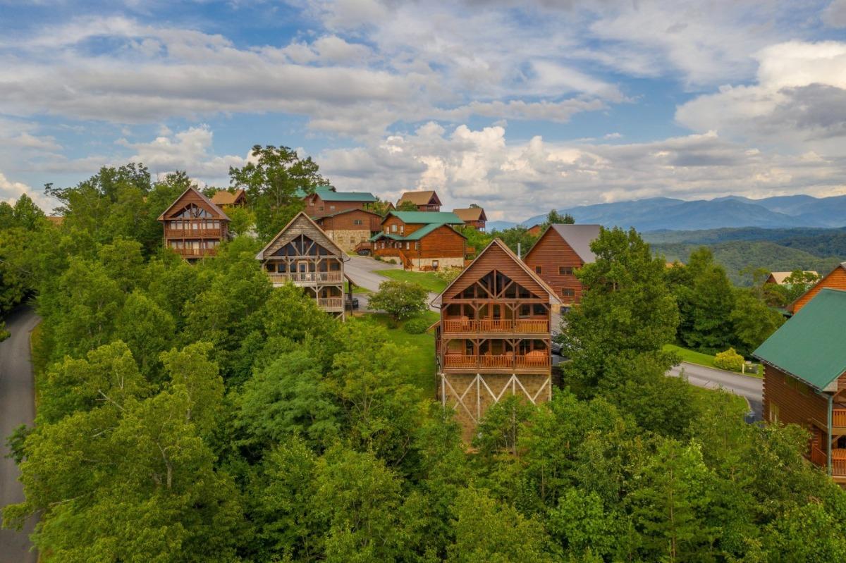 Dollywood Cabin Rentals and Lodging | Bear Cove Cabins